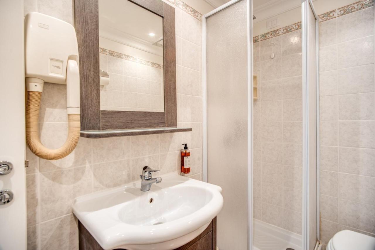 Hotel Mirti Рим Екстериор снимка