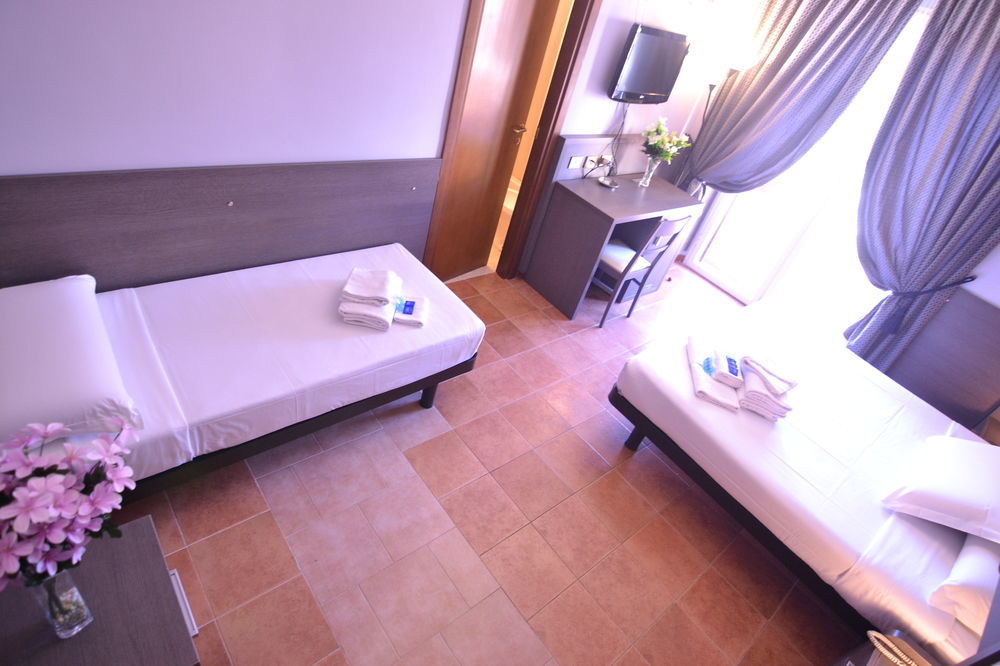Hotel Mirti Рим Екстериор снимка
